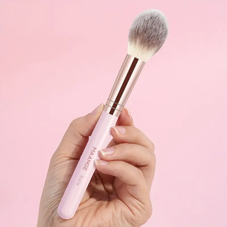PINCEL PARA BLUSH E ILUMINADOR - CERDAS DENSAS E MACIAS
