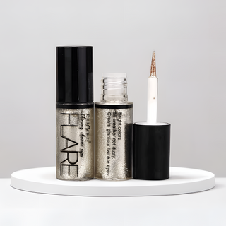 EYELINER LÍQUIDO COM GLITTER - DELINEADO COM FORTE PIGMENTAÇÃO