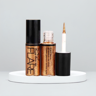 EYELINER LÍQUIDO COM GLITTER - DELINEADO COM FORTE PIGMENTAÇÃO