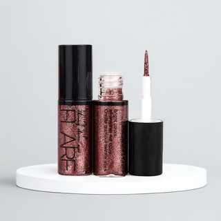 EYELINER LÍQUIDO COM GLITTER - DELINEADO COM FORTE PIGMENTAÇÃO