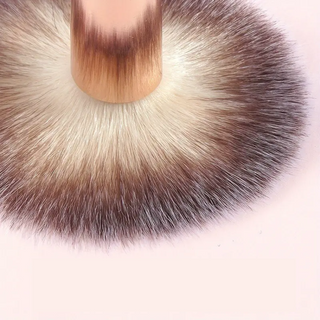 PINCEL PARA BLUSH E ILUMINADOR - CERDAS DENSAS E MACIAS